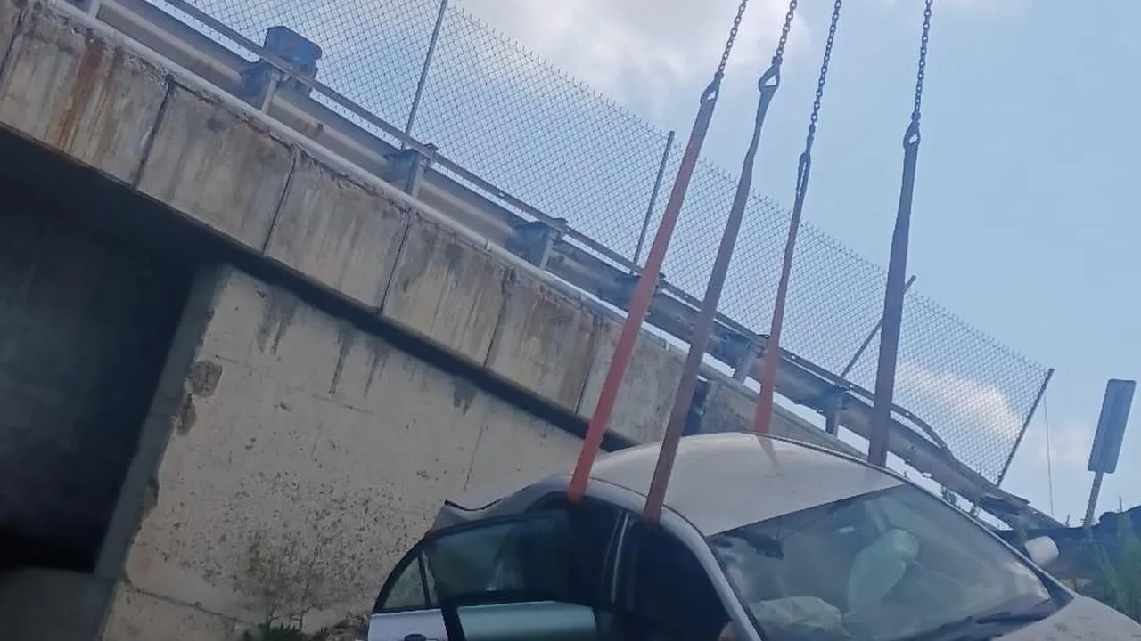 Boluda TEM Otoyolunda otomobil Ulusu Köprüsünden düştü