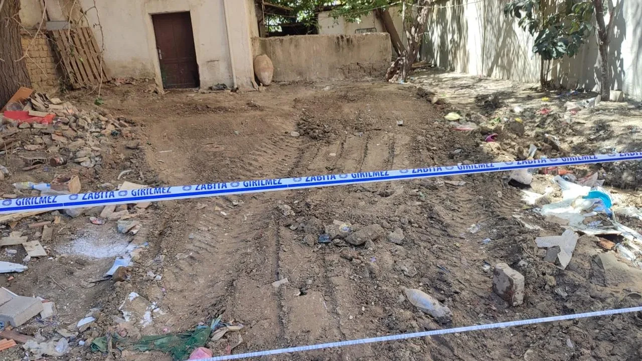 Manisada yalnız yaşayan kadının evinden çöp çıkarıldı