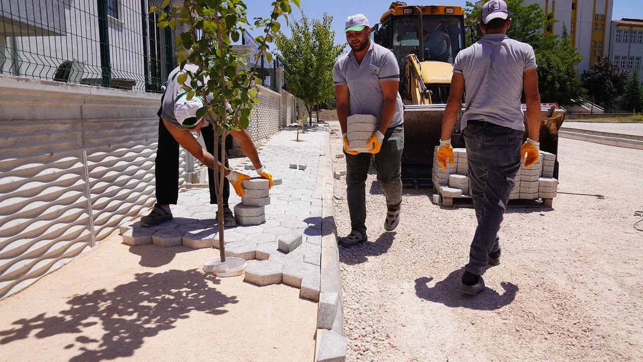 Tepebaşı Belediyesi yol ve kaldırımları yeniliyor