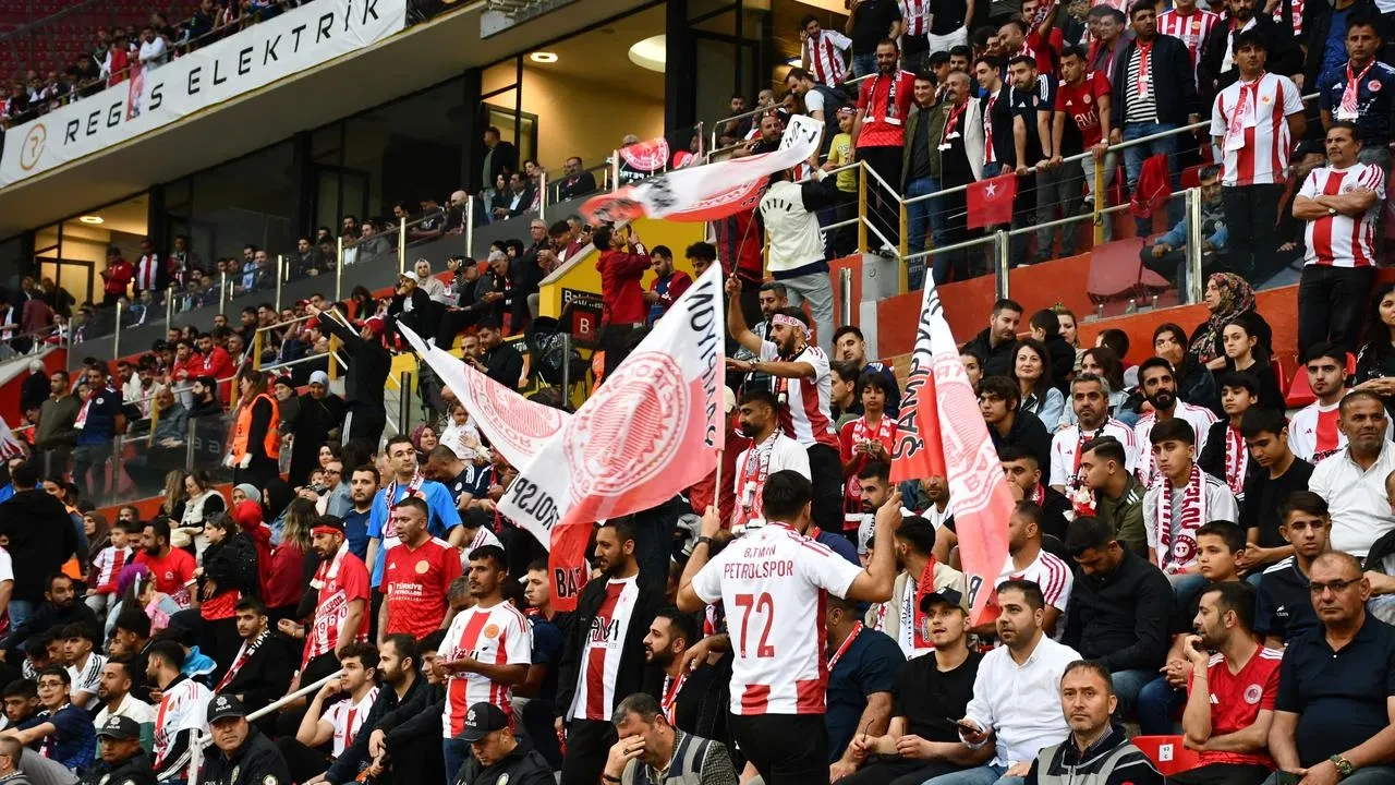 Vanspor FK penaltılarla Trendyol 1 Lige yükseldi