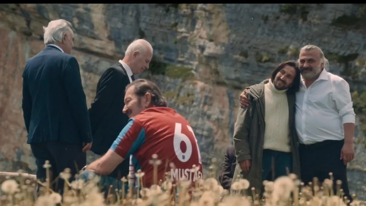 Trabzonspor yeni sezon formalarını efsaneleriyle tanıttı