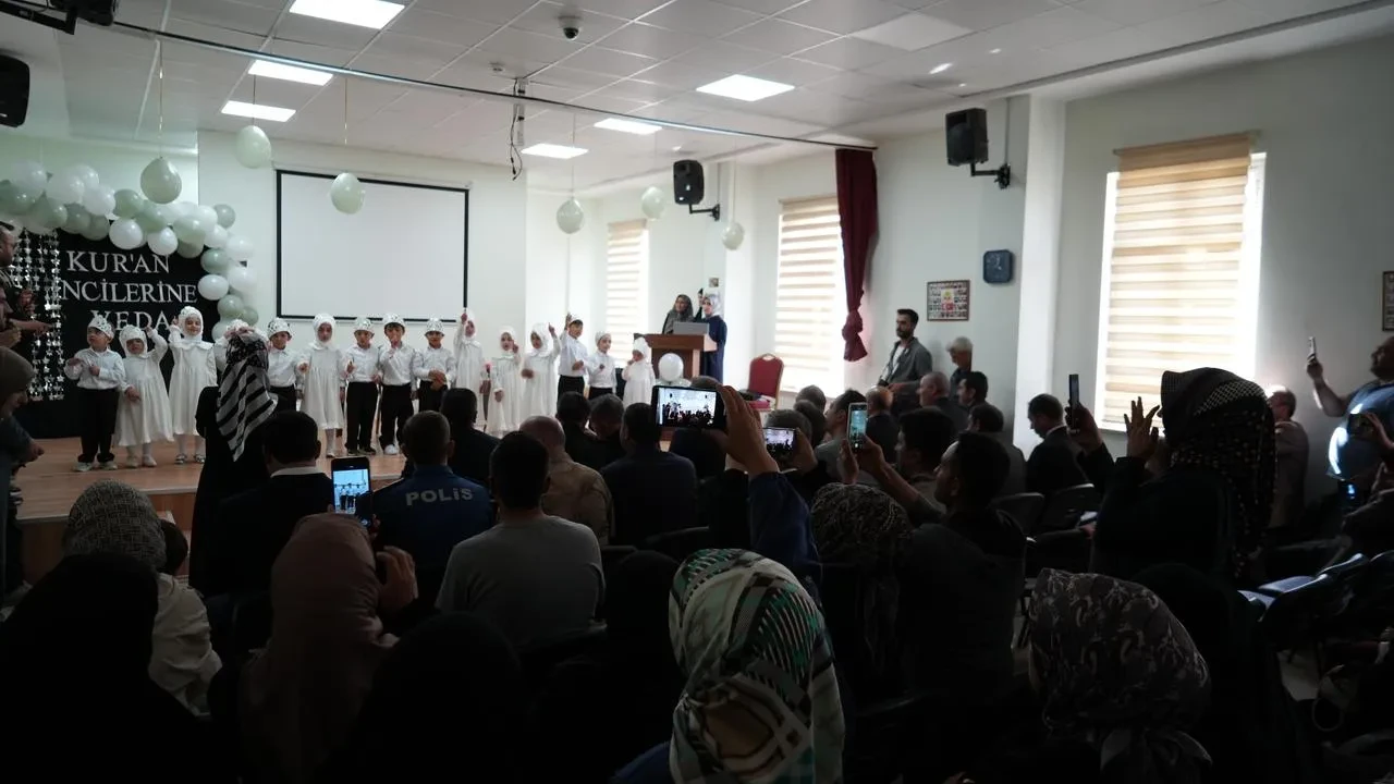 Otlukbeli Kuran Kursu öğrencileri mezuniyetlerini kutladı