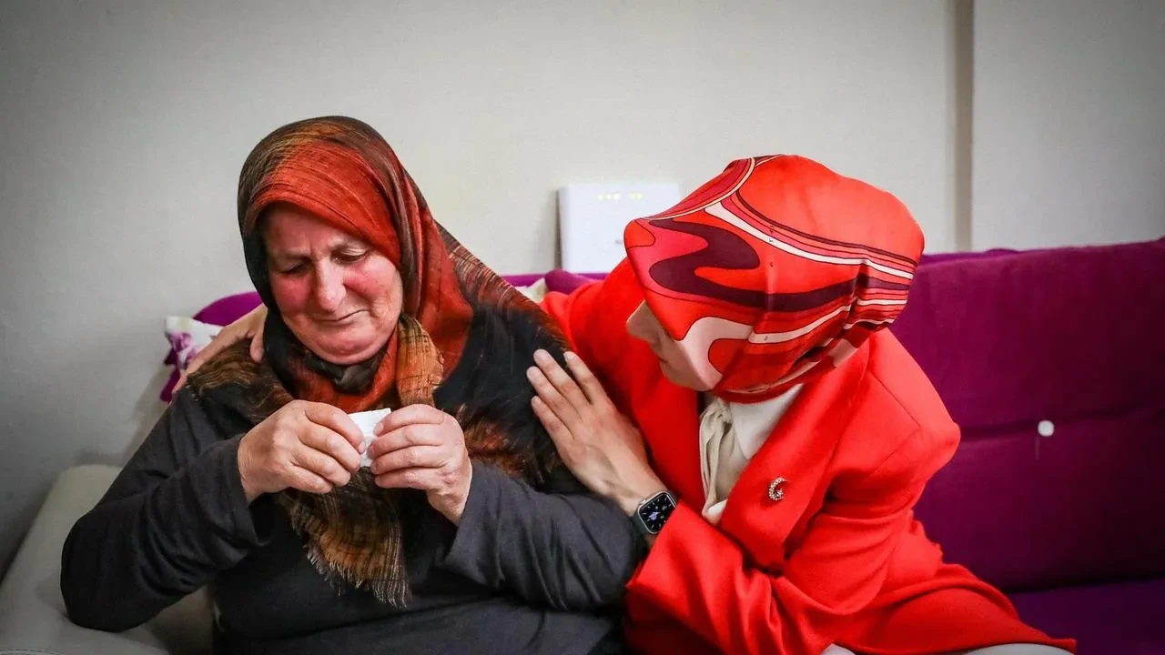 Bakan Göktaş Erzincanda şehit ailesini ziyaret etti