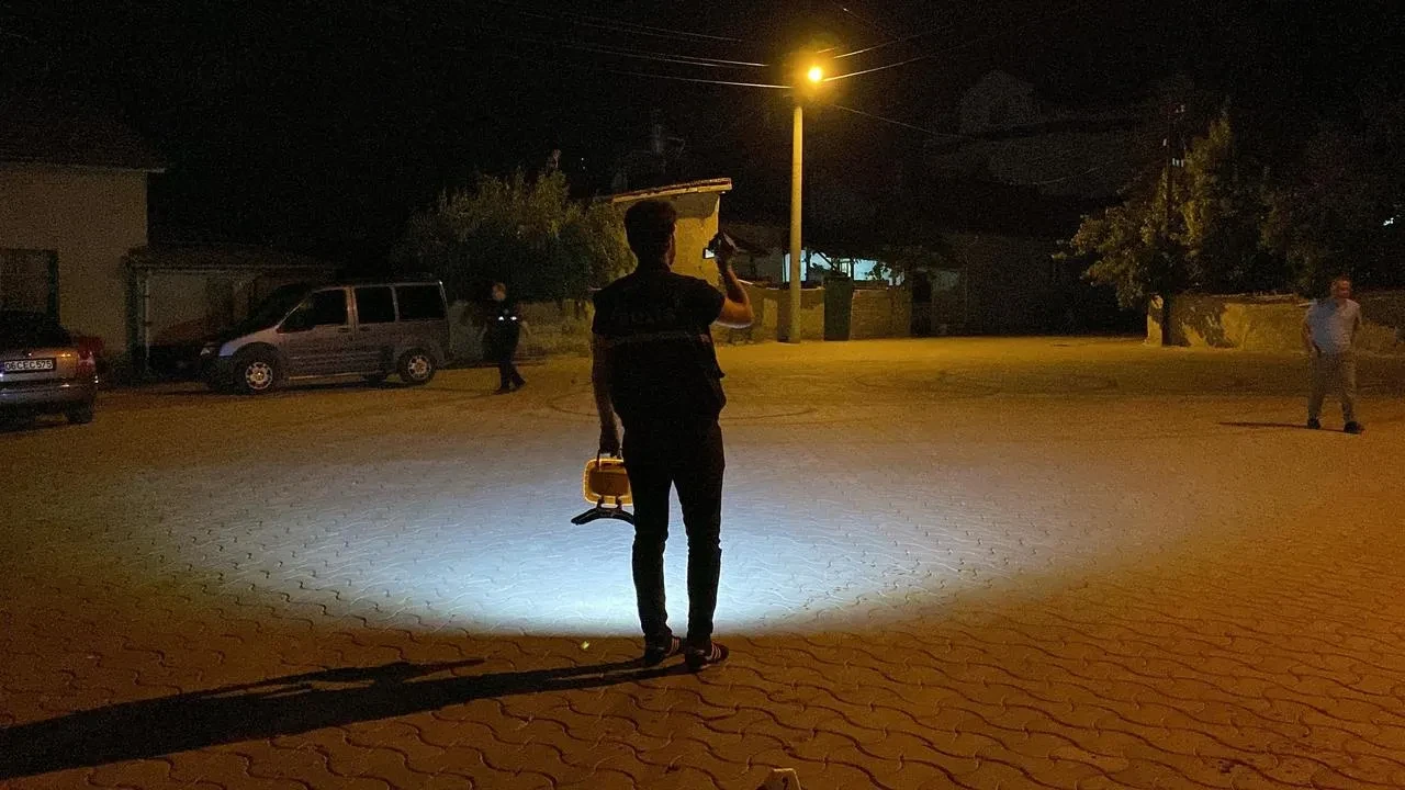 Mahalle arasında drift yapan sürücü bıçakla saldırdı