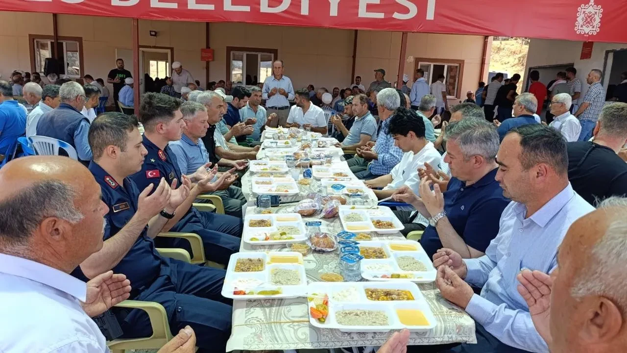 Manisa Gördes köy hayrında Başkan Zeyrek anıldı