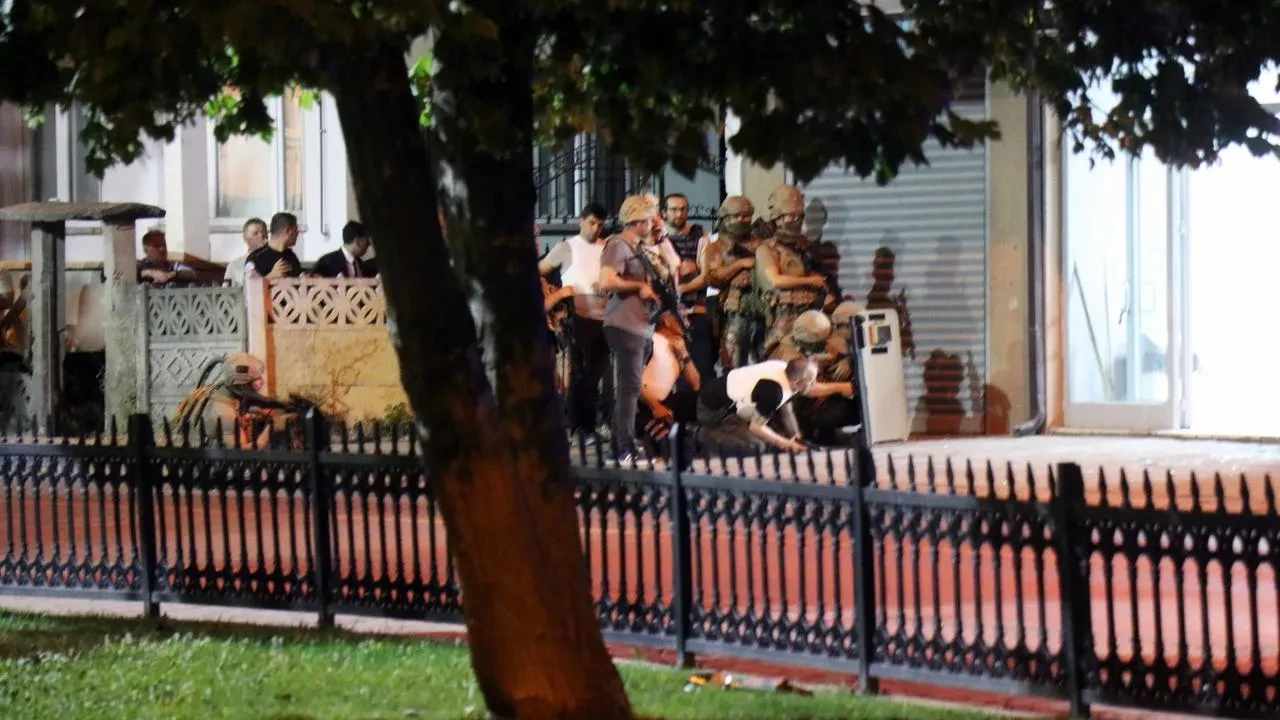 Silahlı şüpheli Sakarya'da 6 saat direniş gösterdi