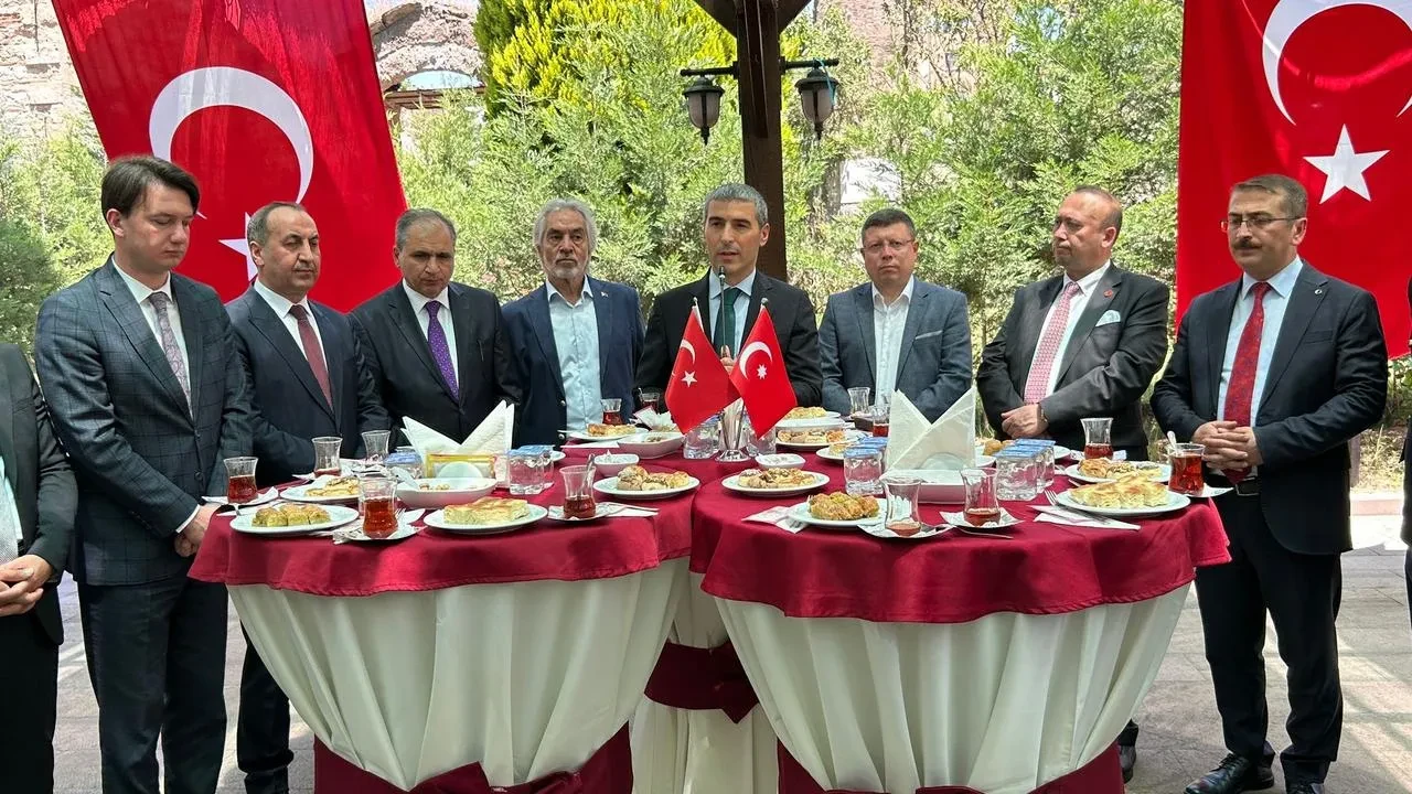 Uşak protokolü Has Bahçe Polisevinde bayram kutladı