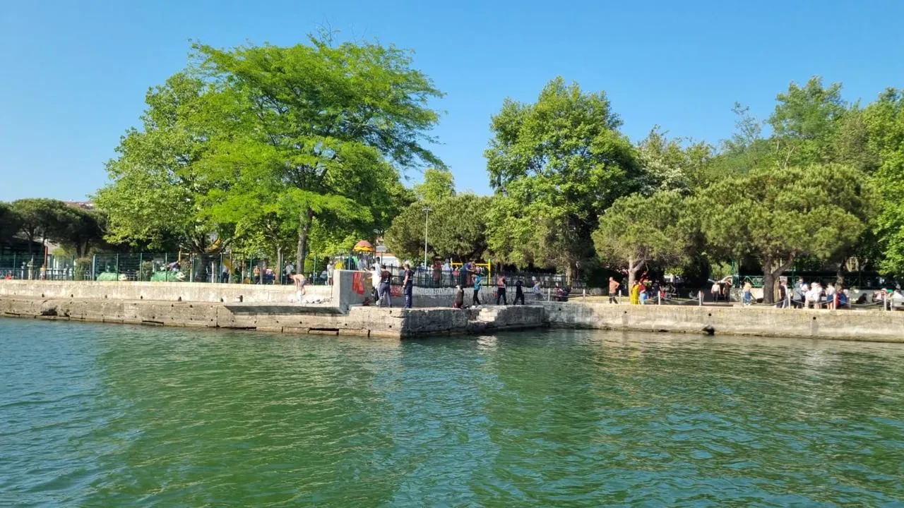 Zonguldak Ereğli sahilinde genci vatandaşlar kurtardı