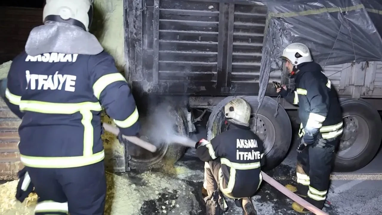 Kükürt yüklü tır Aksaray yolunda alev aldı