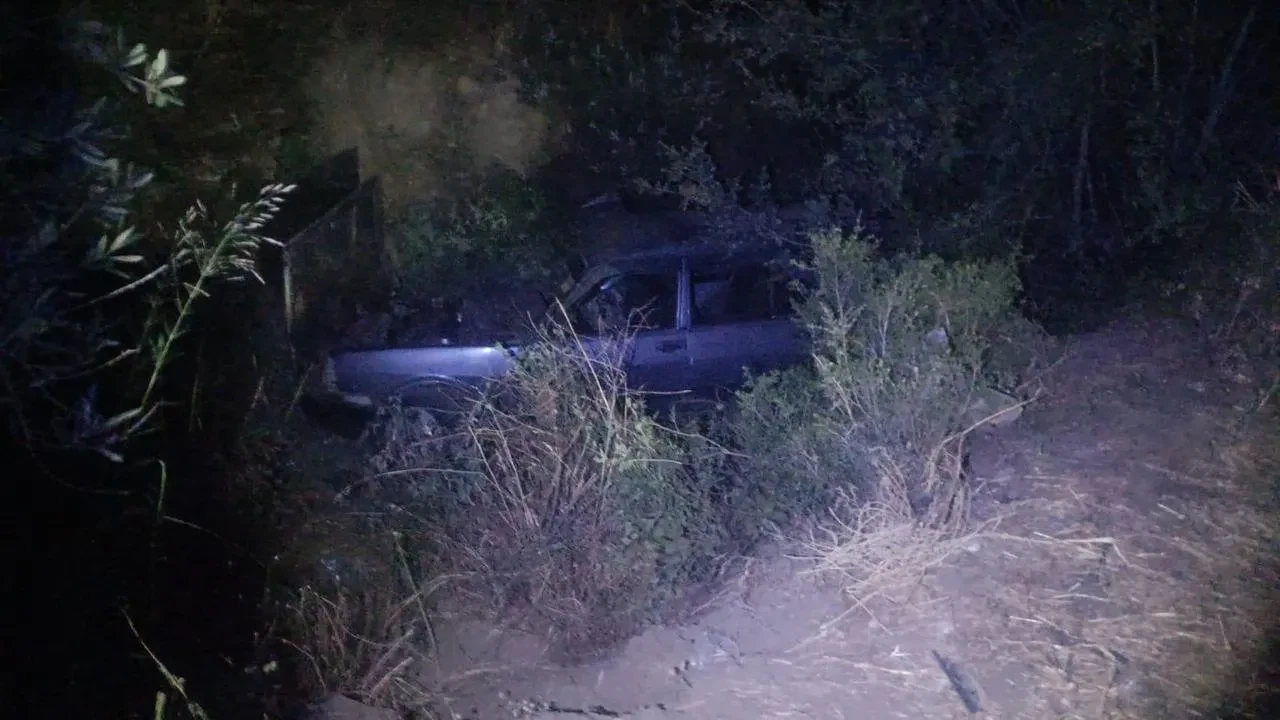 Germencikte sürücü elektrik direğine çarparak hayatını kaybetti