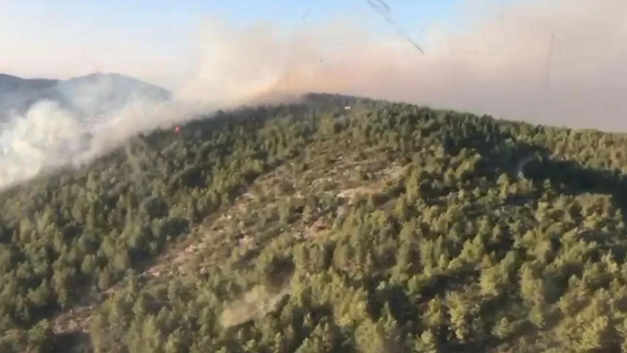 Antalya Gazipaşa Beyobası orman yangınına helikopterlerle müdahale edildi