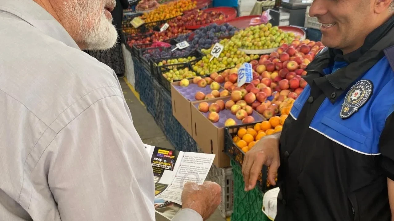 Niğde polisi vatandaşları dolandırıcılık konusunda bilgilendiriyor