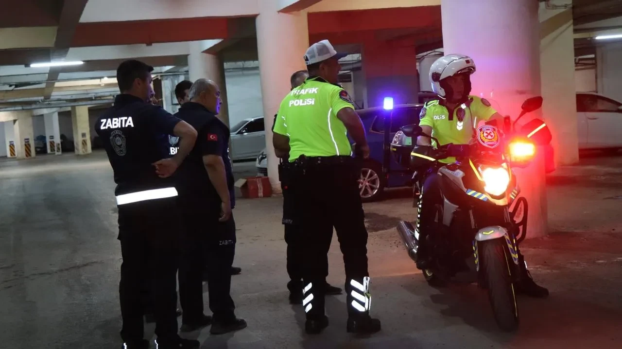 Nazilli zabıtası katlı otoparkta çalıntı motosikletleri yakaladı