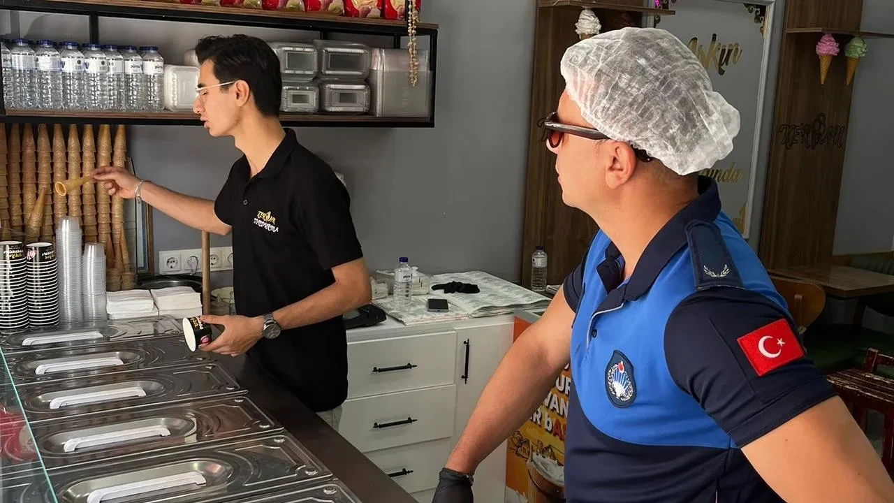 Bilecik zabıtası dondurma satıcılarını tek tek denetledi