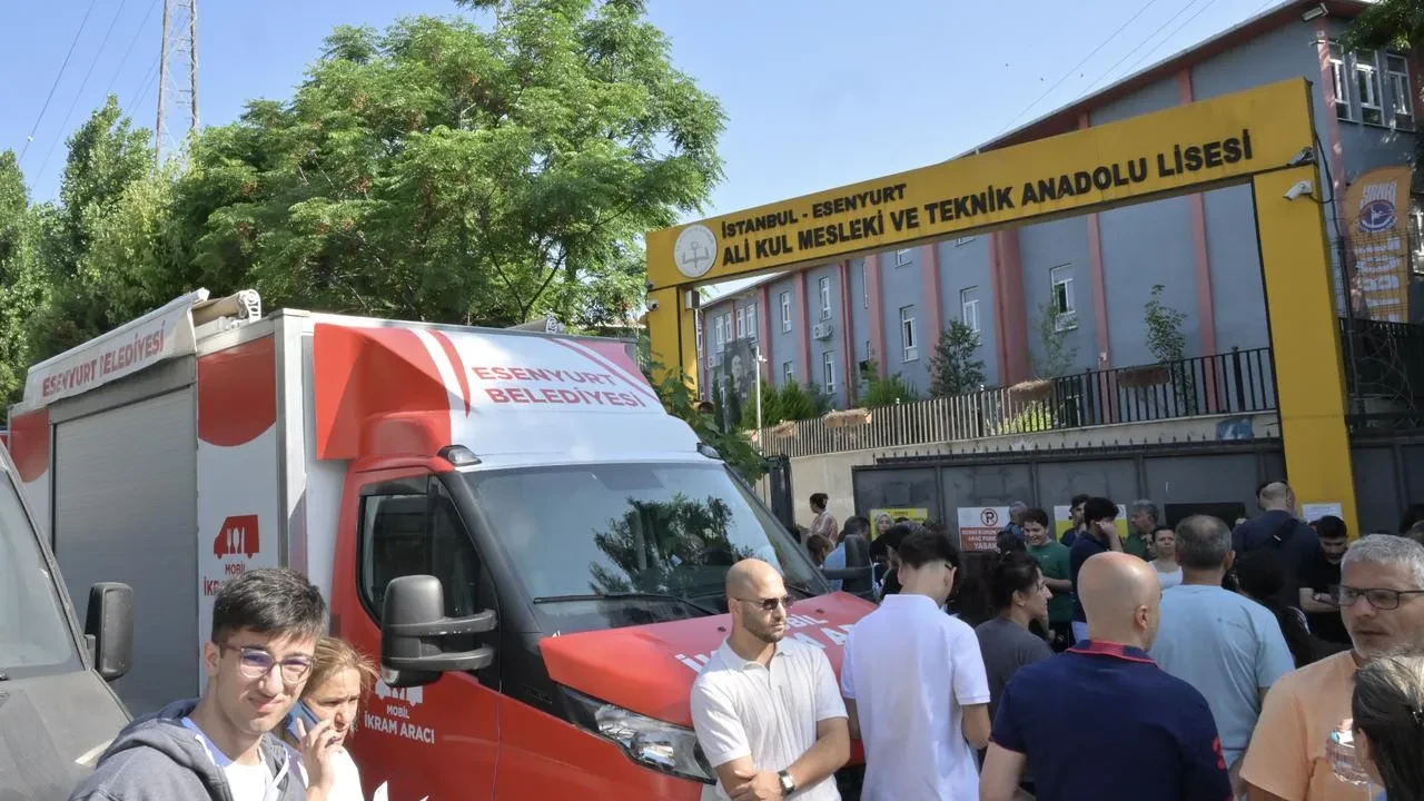 Esenyurt Belediyesi YKS öğrencilerine sıcak destek verdi