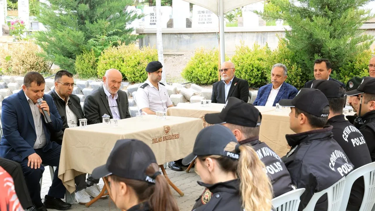 Talas Belediyesi şehitleri bayram öncesi dualarla andı