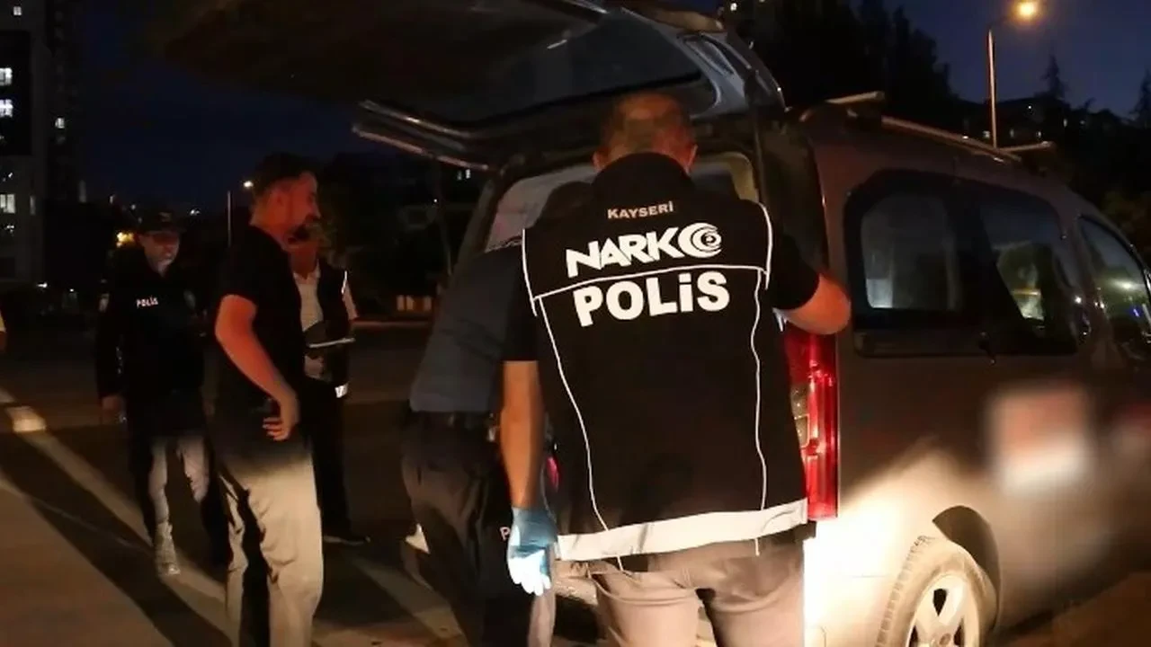 Kayseride aranan 7 kişi uyuşturucuyla birlikte yakalandı