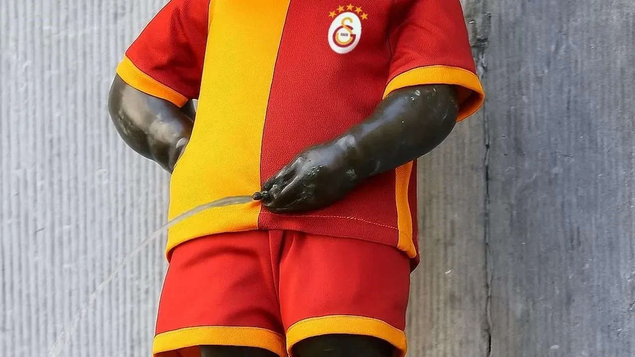Galatasaray forması Manneken Pis heykelinde sergilenecek