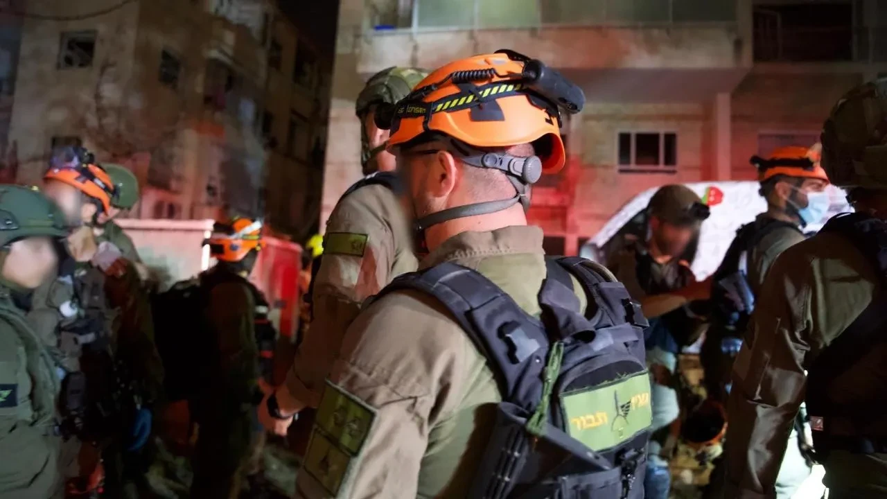 İsrail İranın askeri tesislerini gece boyunca vurdu