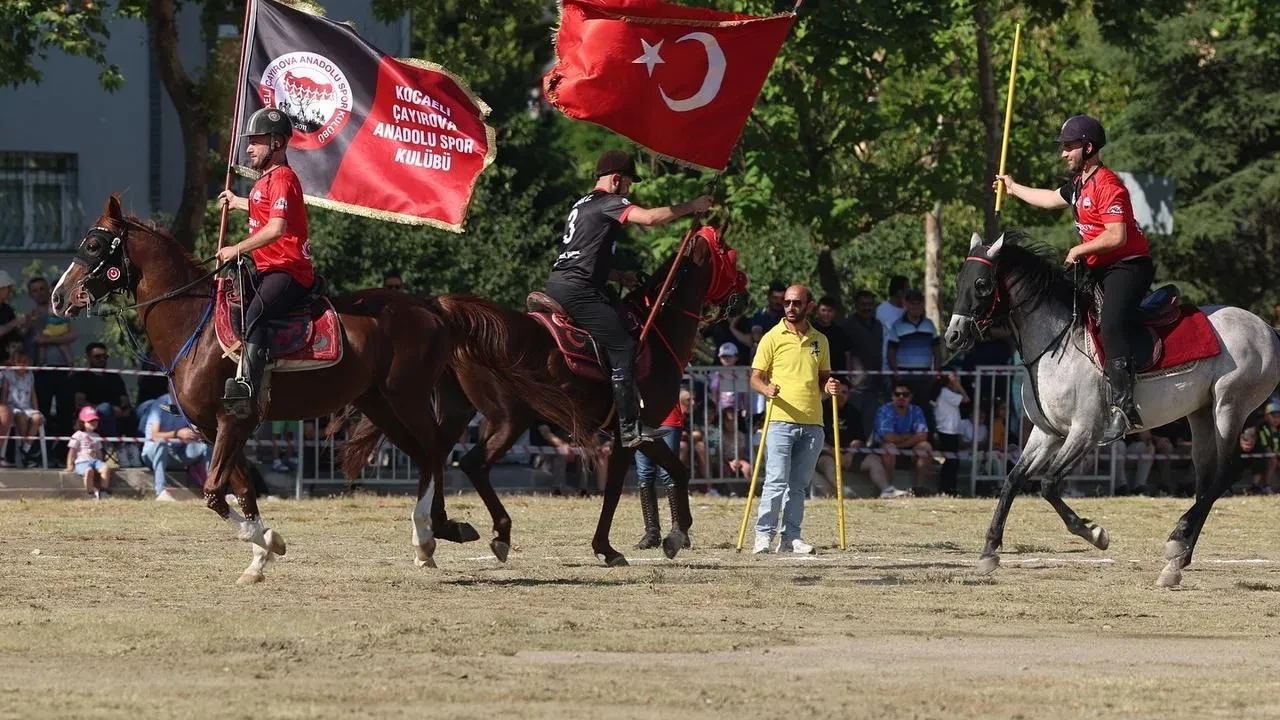 Derince halkı Kocaeli cirit şöleninde buluştu