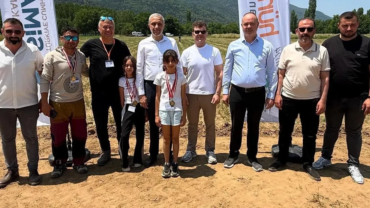 Simav Eynal Havacılık Festivalinde yüzlerce sporcu buluştu