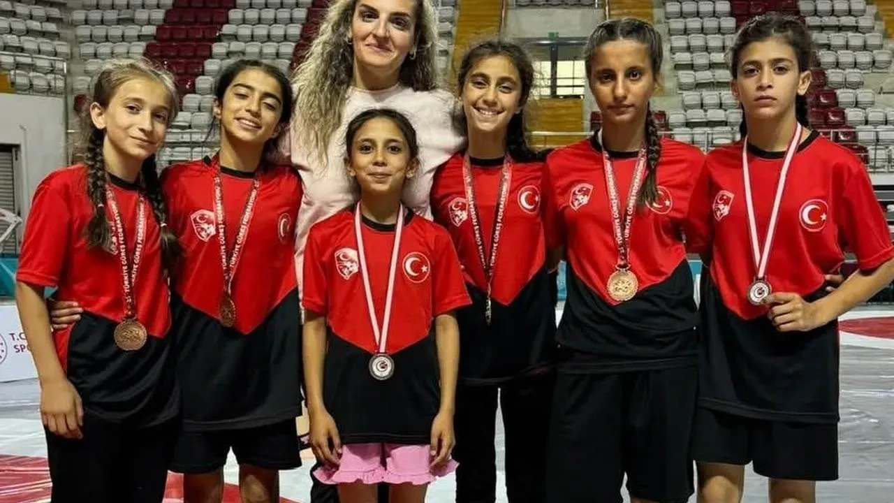 Manisalı Nehir Tekin Sivas güreş şampiyonluğunu kazandı