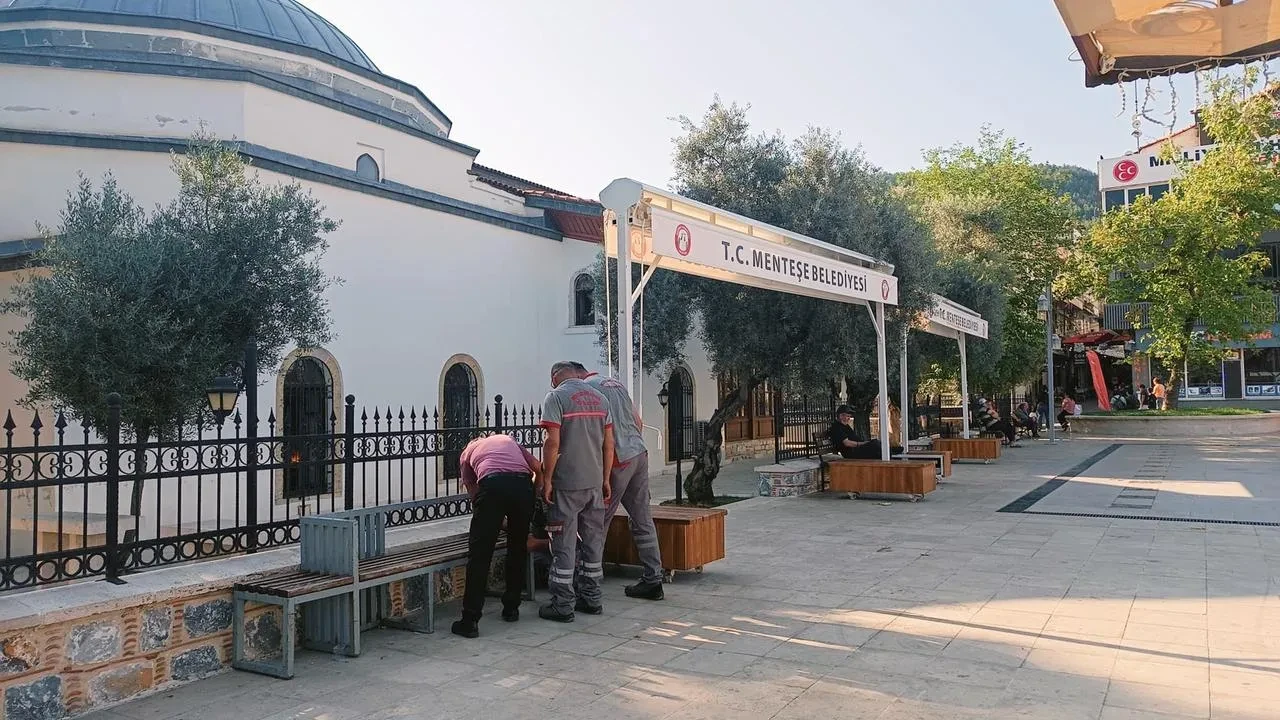 Vakıflar Kurşunlu Camiye Takılan Tenteleri Kaldırttı