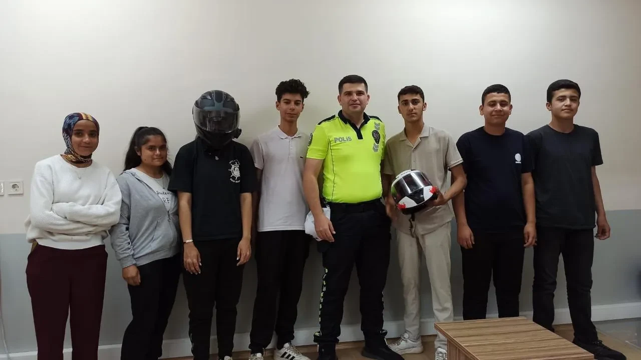 Karacasu İmam Hatip öğrencileri trafik güvenliğini öğrendi