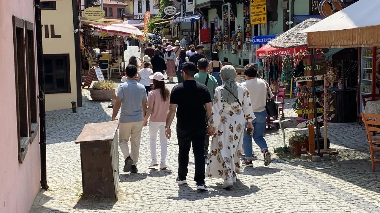 Tarihi Odunpazarı Evleri bayramda turistlerin gözdesi oldu
