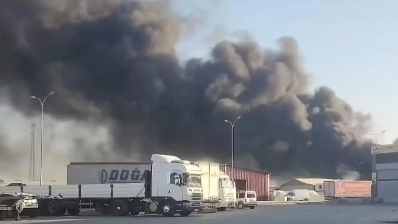 Gaziantep Sanayi Sitesinde lastik yangını paniğe neden oldu