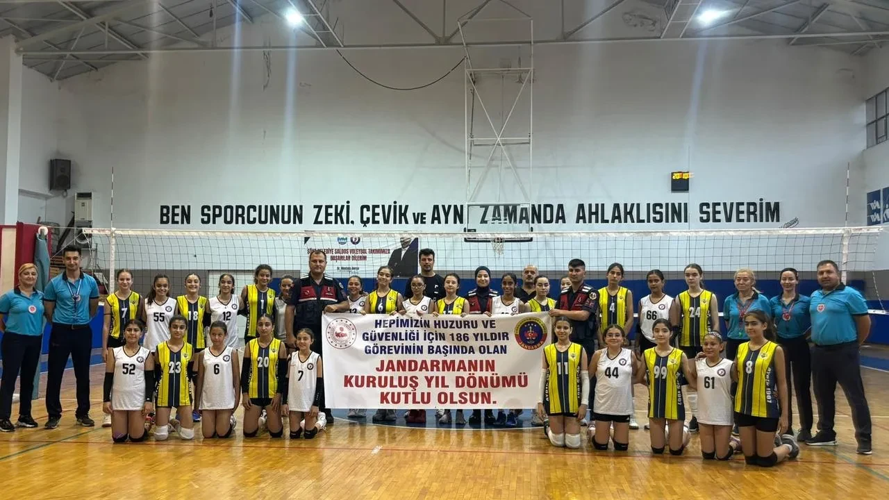 Sökeli voleybolcular Jandarma kuruluş yıldönümünü kutladı