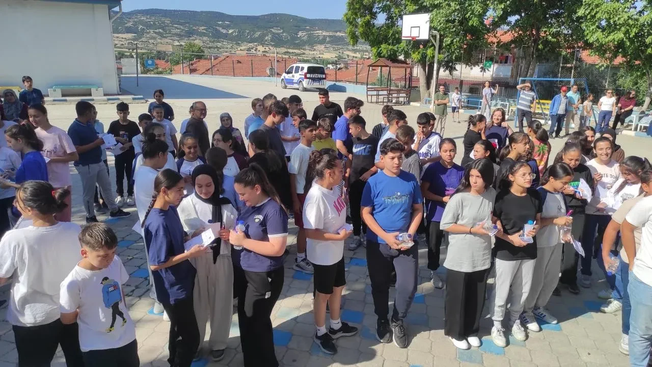 Selendili öğrenciler Fatih Ortaokulunda LGS sınavına girdi