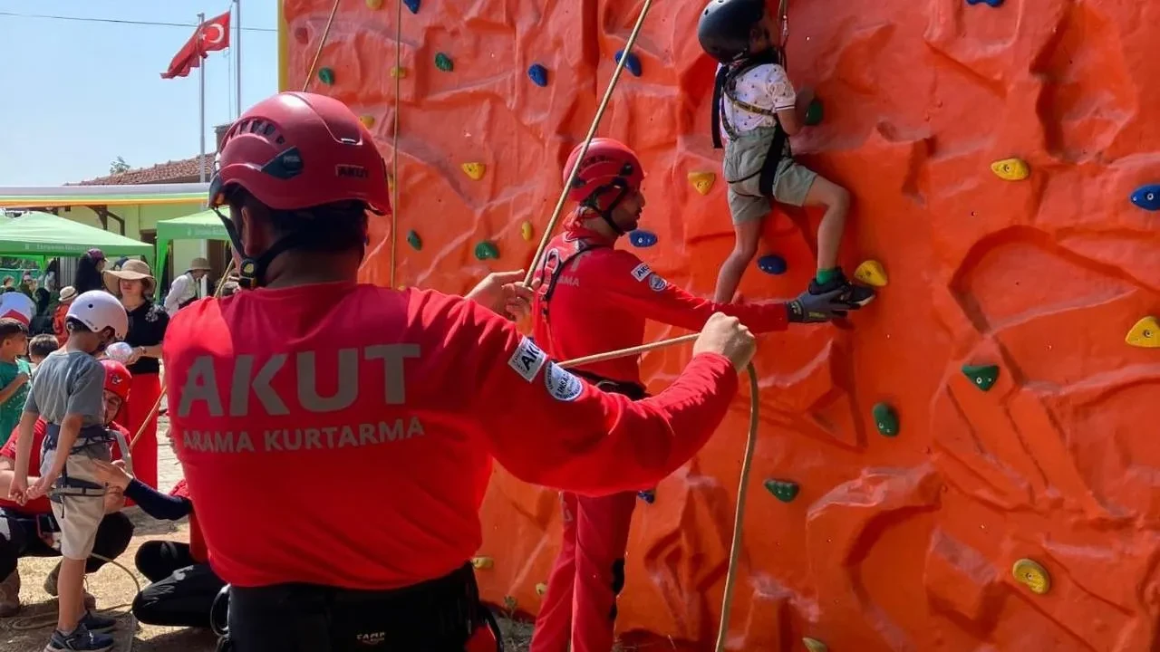 Eskişehirli çocuklar AKUT ile tırmanma sporunu keşfetti