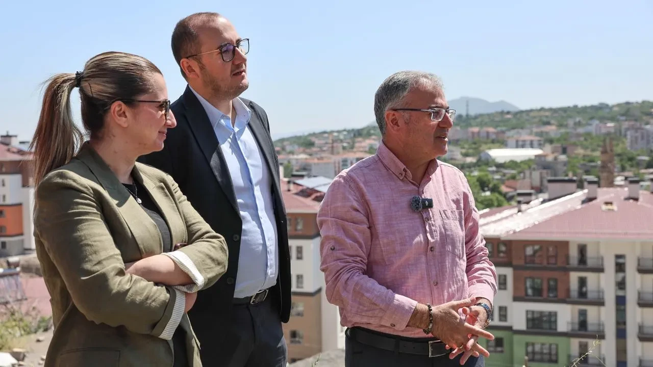 Yukarı Mahalle için Başkan Özdoğan sahaya indi