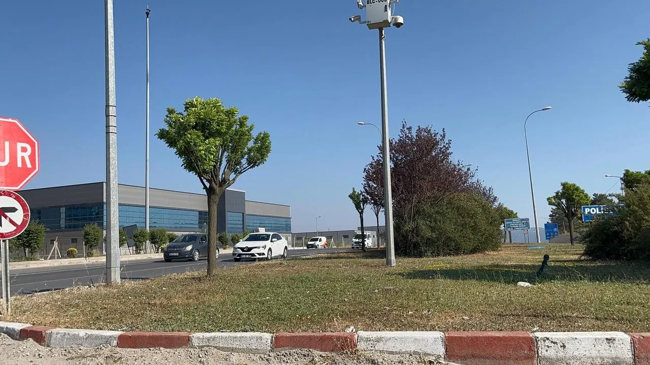 Bilecik OSB kavşağında trafik ışığı bekleniyor