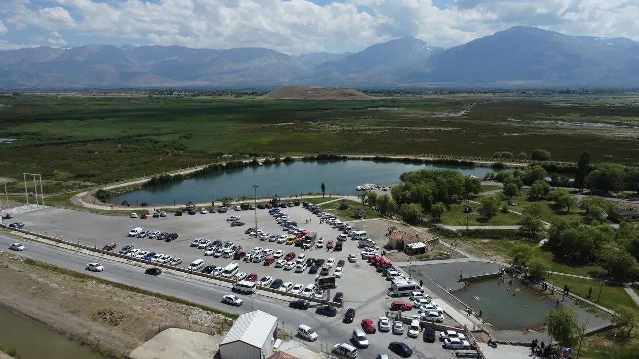 Erzincanlılar bayramda Ekşisu mesire alanına akın etti