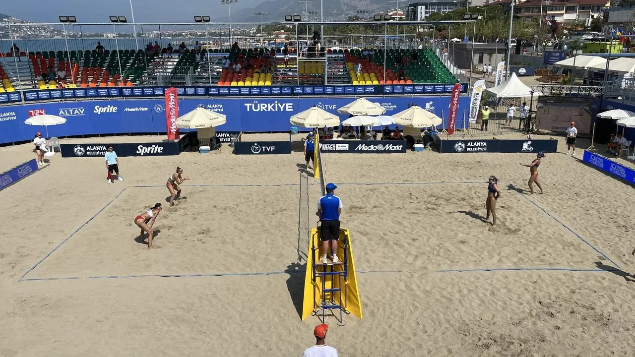 Dünya Plaj Voleybolu Pro Tur Alanyada başladı