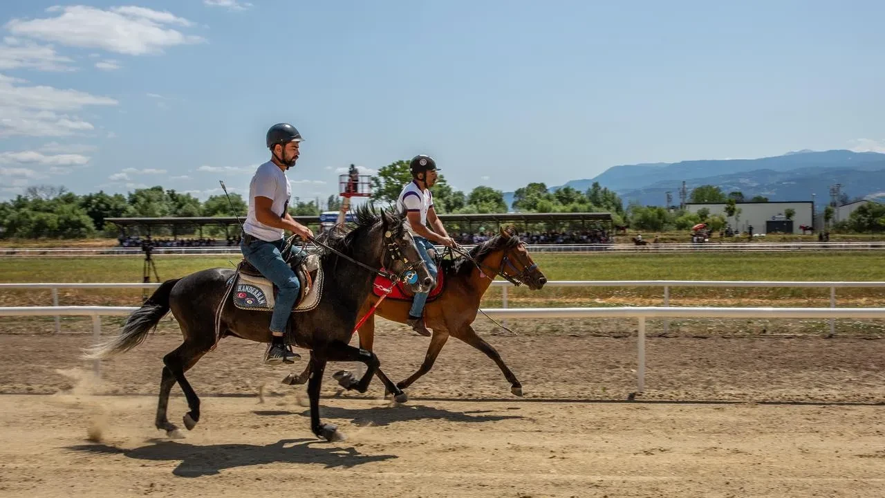 Bursada 125 rahvan at şampiyonluk için yarıştı