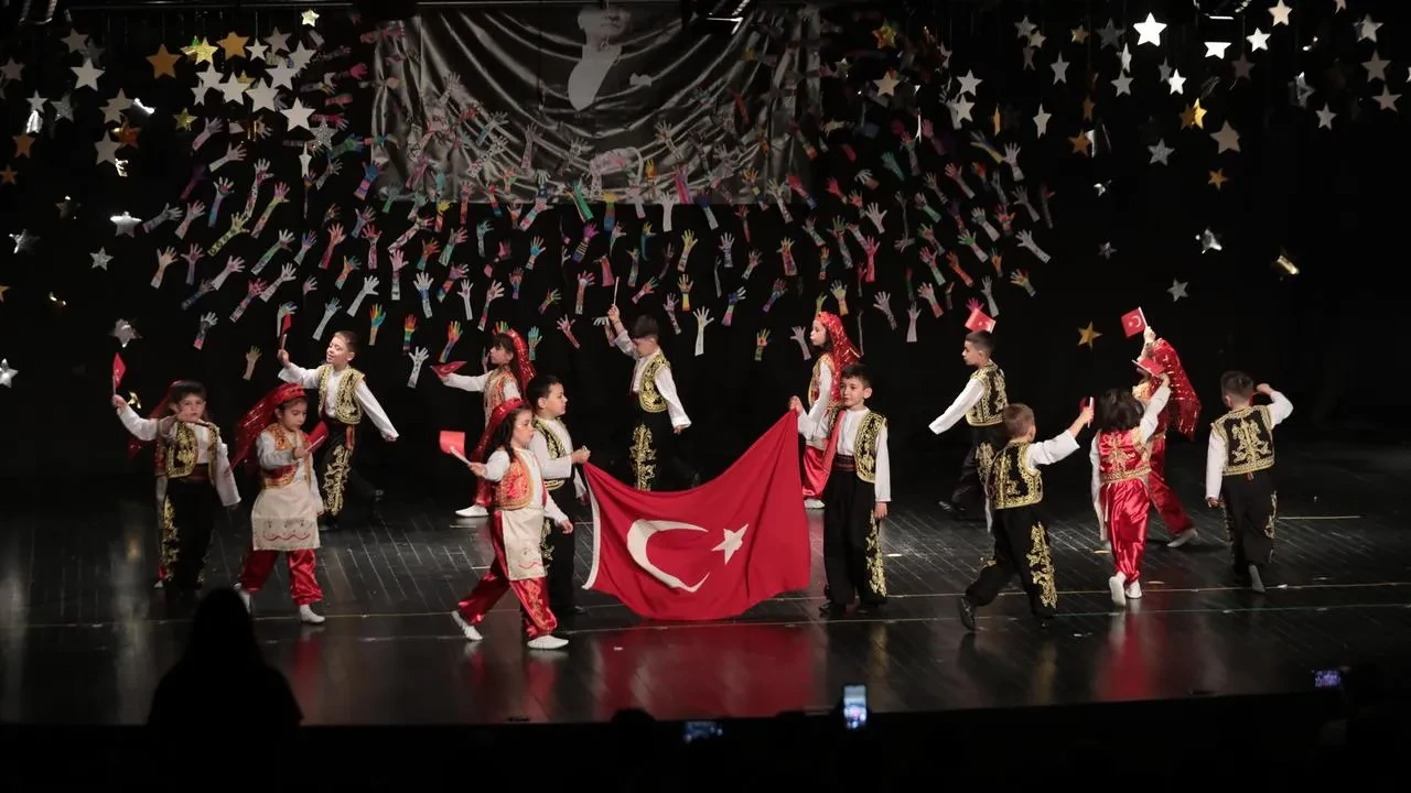 Odunpazarı minik öğrencileri mezuniyet coşkusunu yaşadı