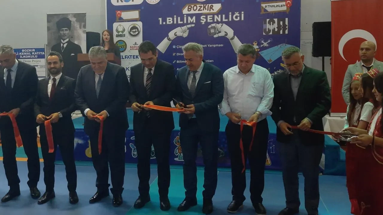 Bozkır öğrencileri bilim şenliğinde geleceğe ışık tutuyor