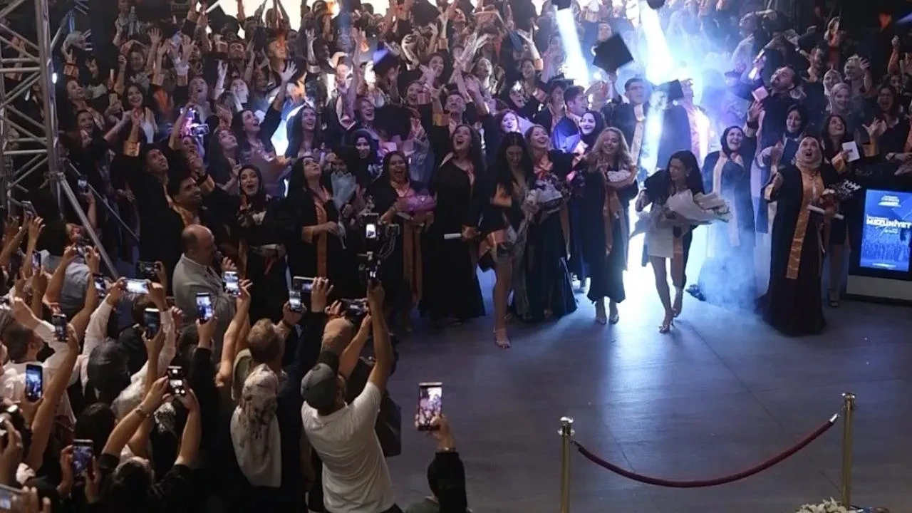 Mudanya Üniversitesi sağlık programları mezunlarını coşkuyla uğurladı