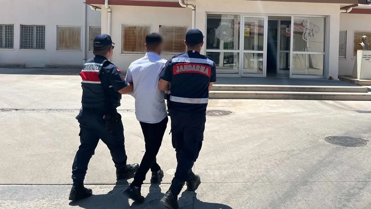 Kuşadası JASAT ekipleri aranan hırsızlık şüphelisini yakaladı
