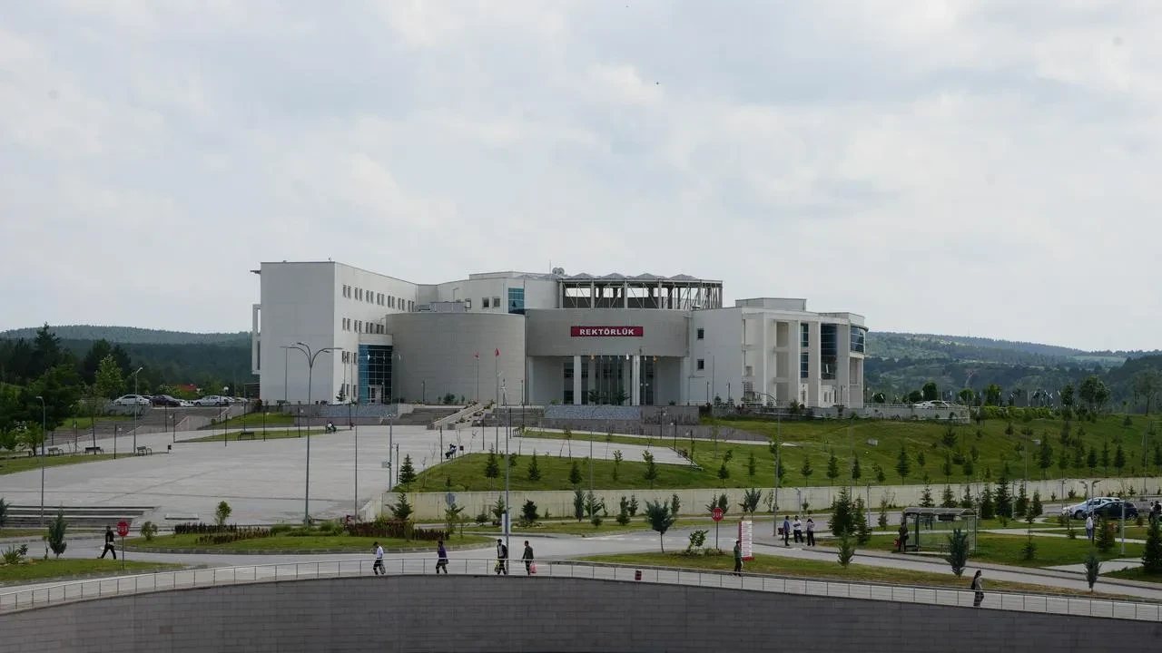 Kastamonu Üniversitesi Times Higher Education sıralamasında yükseldi