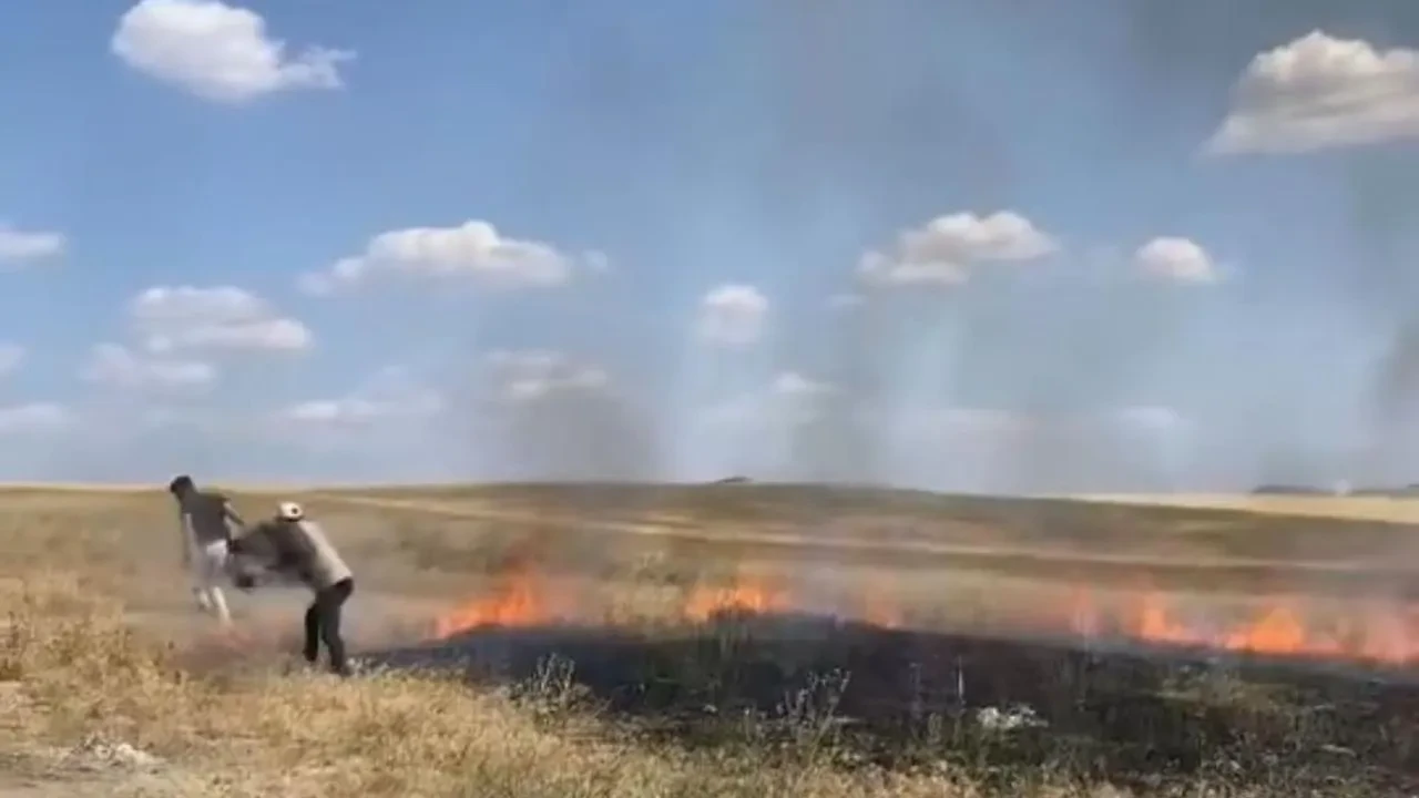 Polatlı İstiklal Mahallesinde anız yangını kontrol altına alındı