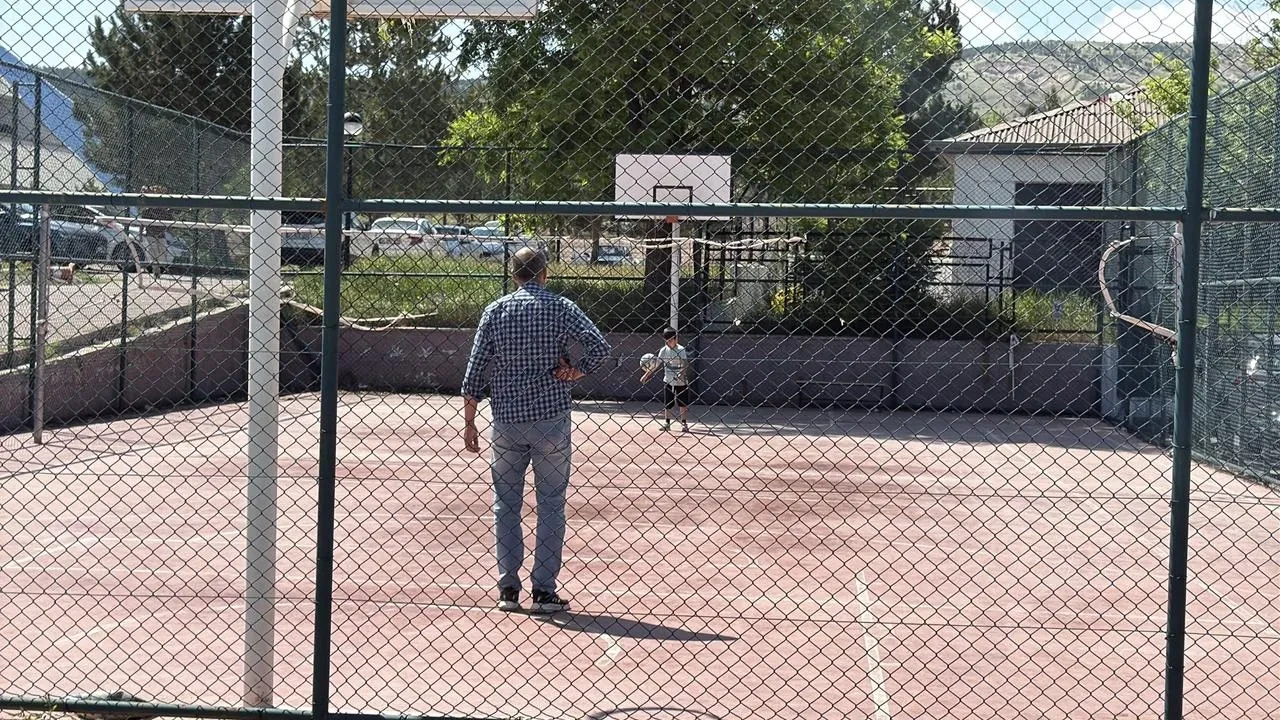 Sivas üniversite öğrencileri Hurri ve Şerri heykeline çıktı