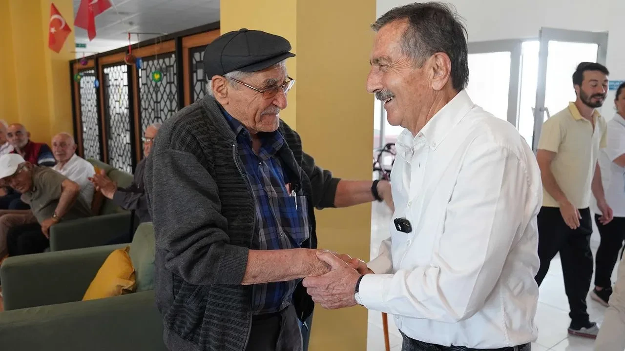 Başkan Ataç yaşlılarla Babalar Gününü kutladı