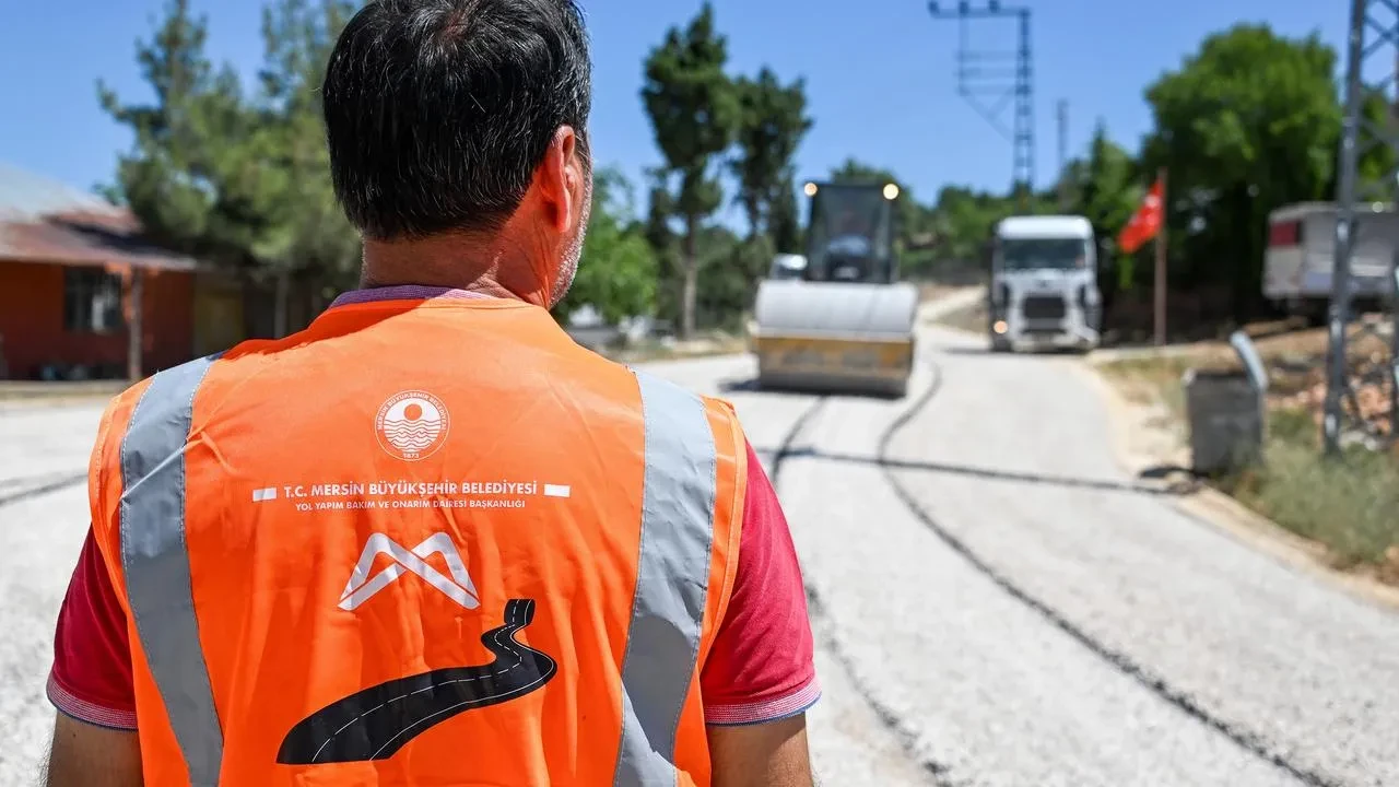 Erdemli Küstüllü ve Kızılen köy yolları yenilendi