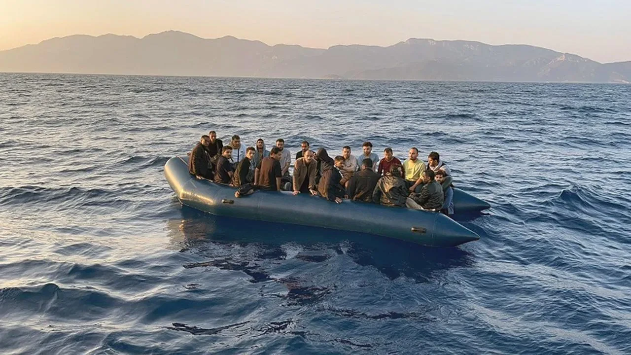 Yunanistanın geri ittiği göçmenler Datçada kurtarıldı