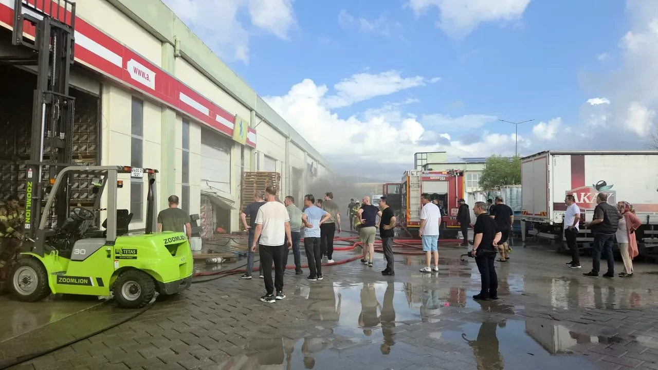 Bursa Orhangazi zeytin tesisinde büyük yangın yaşandı