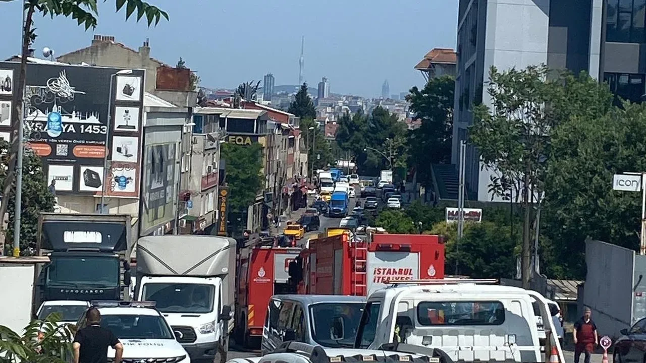 Eyüpsultan Nişancı Mahallesinde iki katlı bina yandı